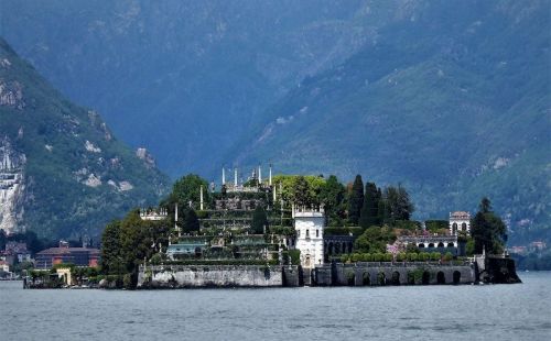 LAGO MAGGIORE A GONFIE VELE