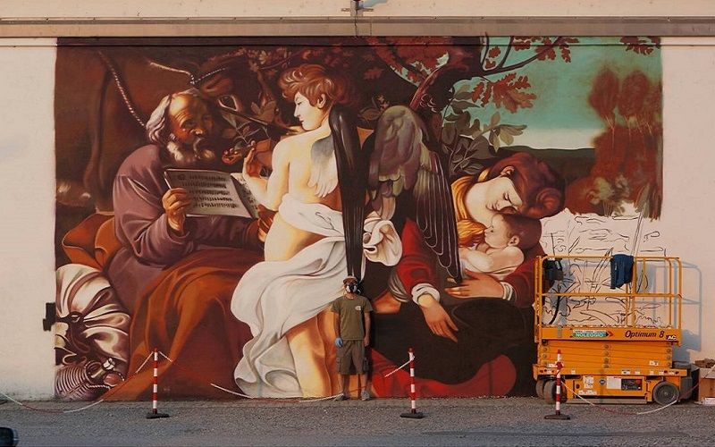 Fra i murales dell'artista Ravo 