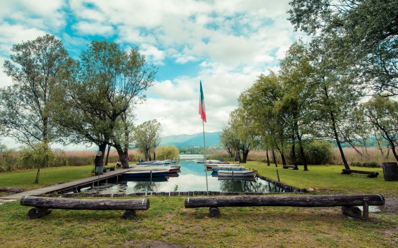 Lake Varese: the cycling route and footpath