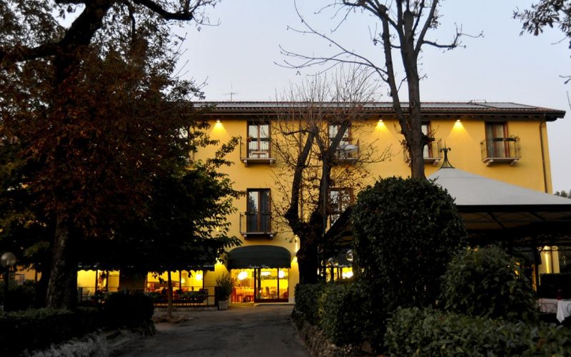 Gourmet Getaway on the Lake – Hotel Vecchia Riva